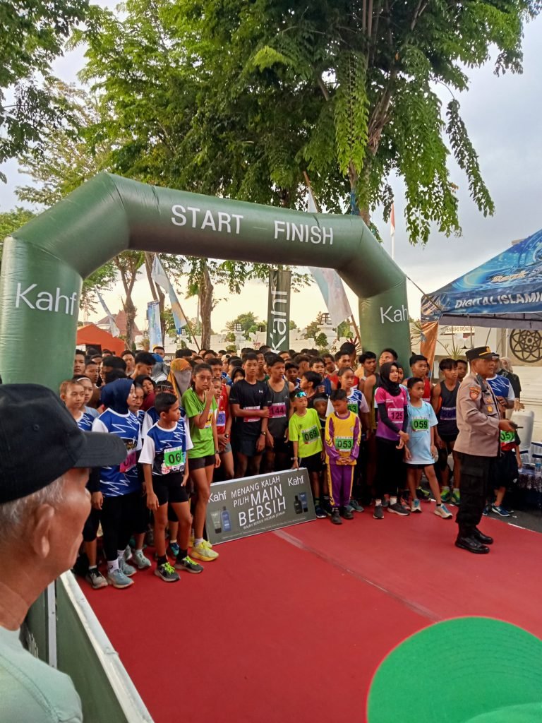Siswi MTsN 1 Lumajang Raih Juara 1 di Trunojoyo Fun Run Jawa Timur 2024