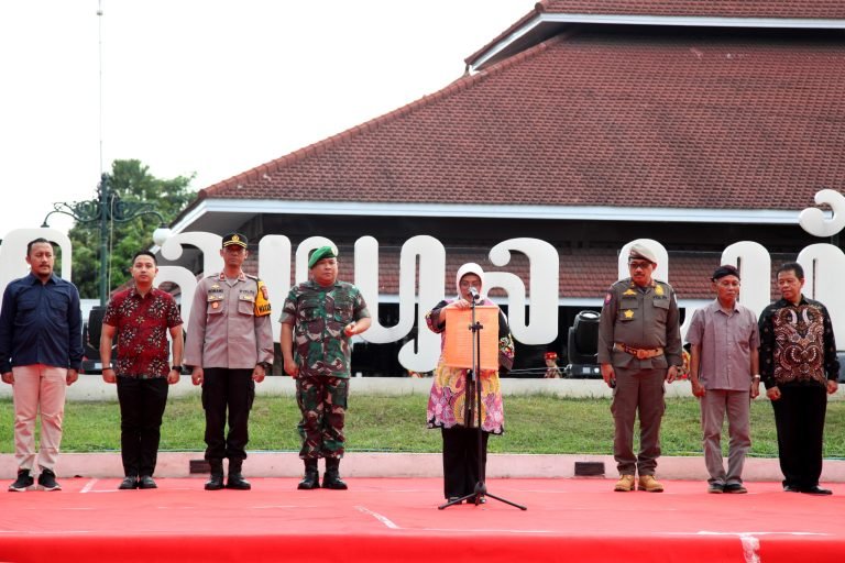 Dandim 0821 Lumajang Hadiri Penerimaan Kirab Pataka Jer Basuki Mawa Bea dan Gelar Budaya Gempur Rokok Ilegal
