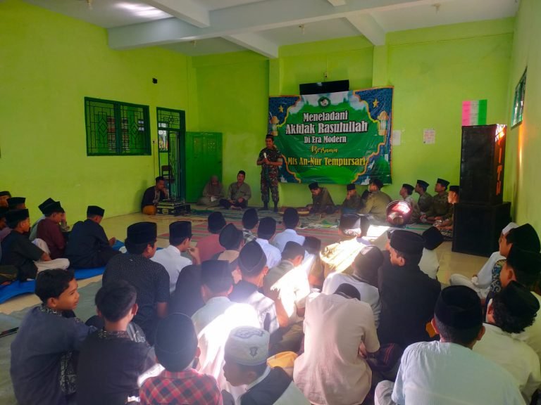 Babinsa Tempursari Hadiri Peringatan Maulid Nabi Muhammad SAW di MTs An-Nur Tempursari