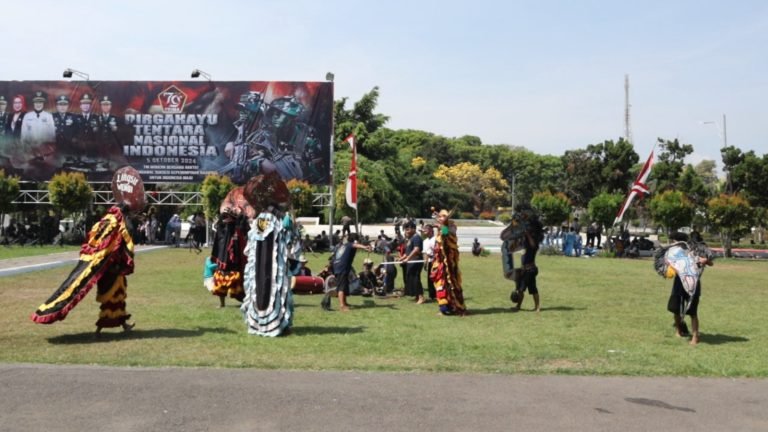 Pagelaran Seni Budaya Meriahkan Peringatan HUT ke-79 TNI di Lumajang