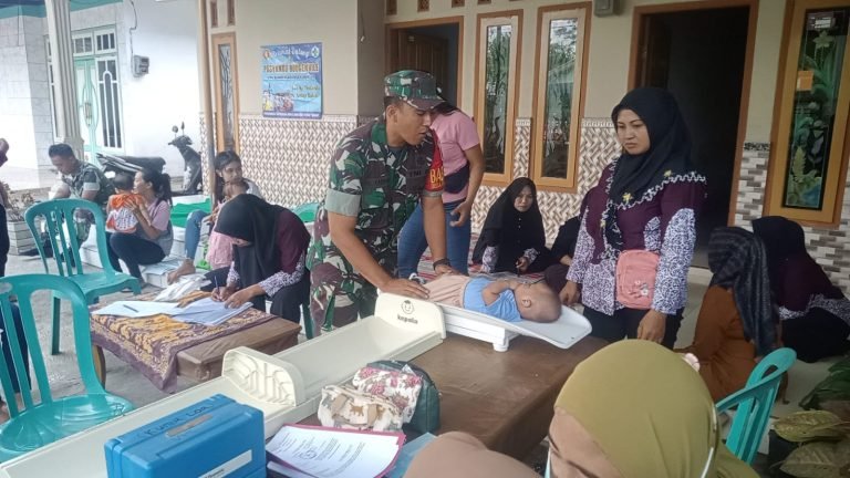 Babinsa Kunir Lor, Dampingi Monitoring Pelayanan Posyandu untuk Tingkatkan Kesehatan Balita di Dusun Sumbersari