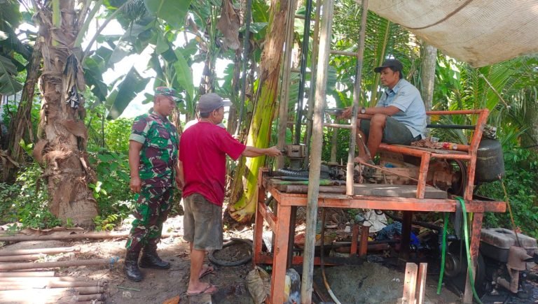 Babinsa Sukosari Dampingi dan Monitor Pengeboran Air Artesis untuk Kebutuhan Air Bersih di Dusun Pondok Jaya