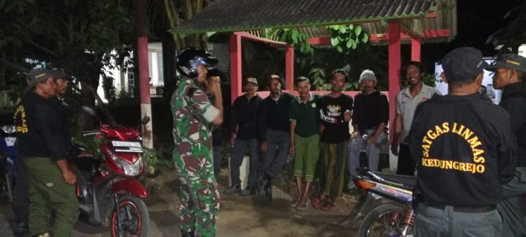 Patroli Gabungan TNI-Polri Rowokangkung Bersama Satgas Keamanan Desa (SKD), di Desa Kedungrejo: Meningkatkan Keamanan dan Ketertiban Lingkungan