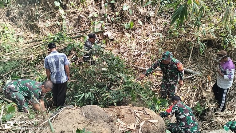 Persiapan Pompanisasi: Babinsa Barat dan Warga Gotong Royong Bersihkan Sumber Mata Air di Dusun Ngesong