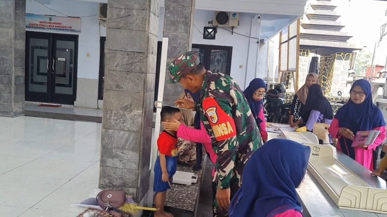 Tingkatkan Kesadaran Warga, Babinsa Dawuhan Lor Monitoring Posyandu di Dusun Krajan