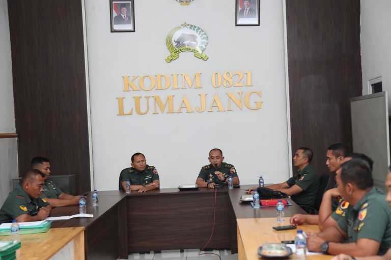 Kodim 0821/Lumajang Terima Kunjungan Tim Waslakgiat Logistik Kodam V/Brawijaya untuk Evaluasi dan Penyempurnaan Sistem Logistik