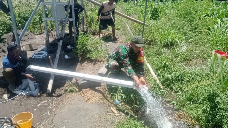 Pendampingan Babinsa dalam Pembuatan Sumur Bor Tenaga Surya untuk Pengairan Sawah di Kunir Kidul