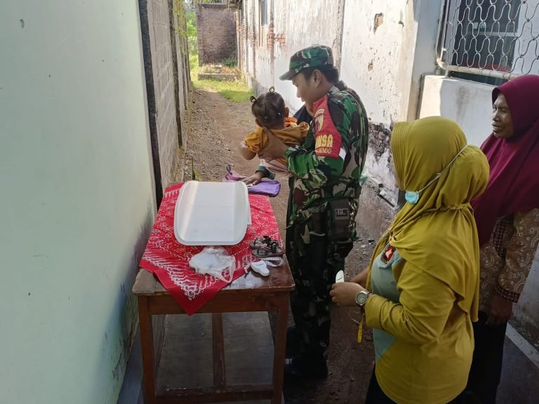 Kolaborasi Babinsa dan Bidan Desa Karangbendo, Dukung Kesehatan Warga Melalui Posyandu