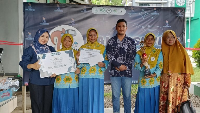 MTsN 1 Lumajang Raih Juara 3 di GALAKSI 2024 dengan Inovasi Baterai Organik dari Kulit Pisang dan Cangkang Keong
