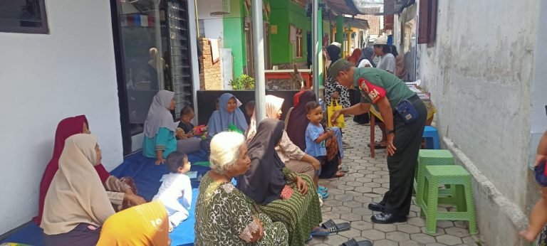Tingkatkan Kesehatan Masyarakat, Babinsa Jogotrunan Dampingi Monitoring Posyandu