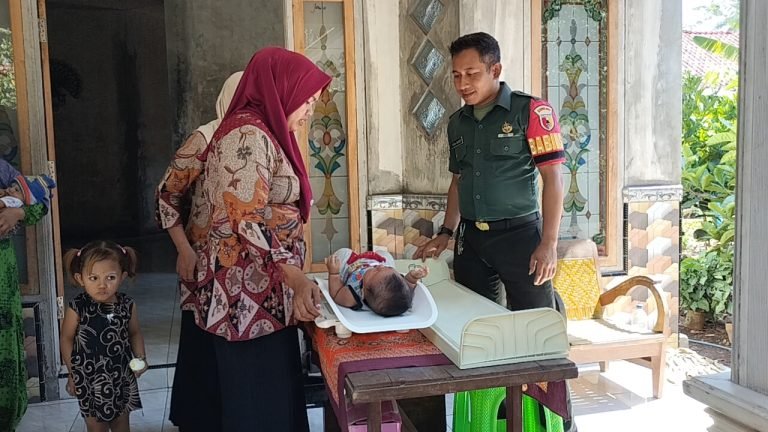 PendampinganBabinsa dalam Kegiatan Posyandu di Desa Wonoayu: Meningkatkan Kesehatan BalitaMelalui Layanan Kesehatan Terpadu