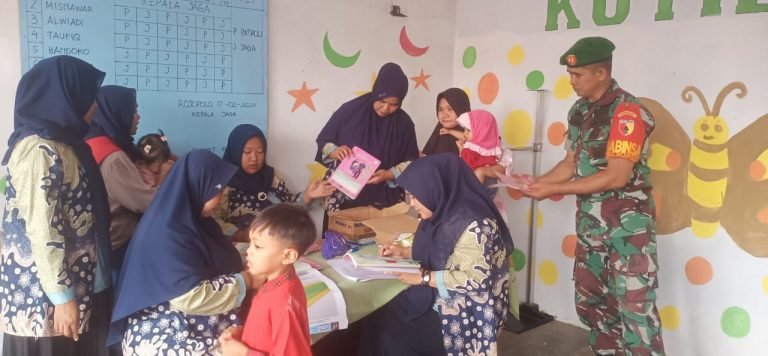 Kehadiran Babinsa Rojopolo di Posyandu Kutilang, Dorong Partisipasi Warga Tingkatkan Kesehatan Balita