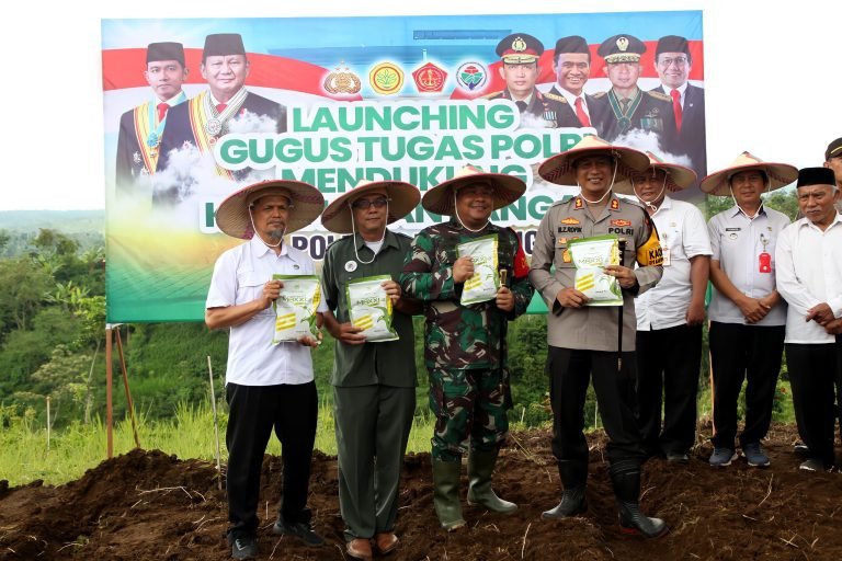 Sinergi TNI-Polri: Penanaman Jagung Serentak di Lumajang Dukung Ketahanan Pangan Nasional