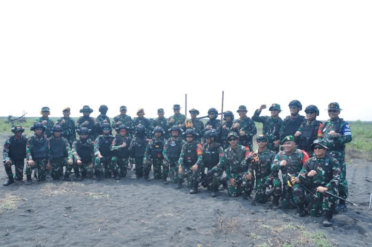 Dandim 0821 Lumajang Hadiri Latihan Menembak Senjata Berat Terintegrasi Pussenarhanud TA. 2024