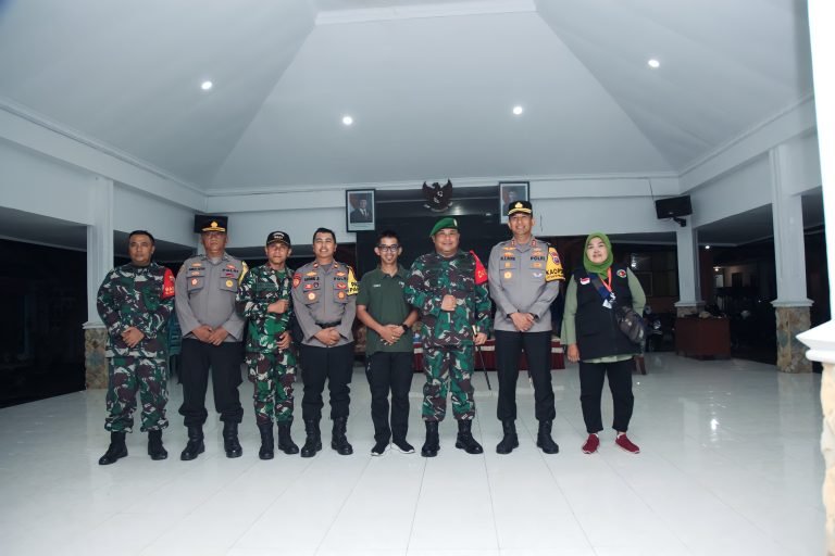 Pastikan Keamanan Pilkada 2024, Dandim dan Kapolres Lumajang Gelar Patroli Malam