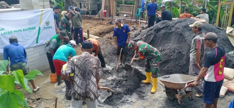 Bersama Baznas, Babinsa dan Warga Bangun Tempat Tinggal Layak Huni di Desa Pundungsari