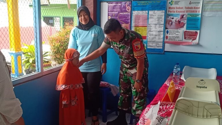 Babinsa Klakah Dampingi Posyandu Balita dan Posbindu Lansia di Desa Klakah