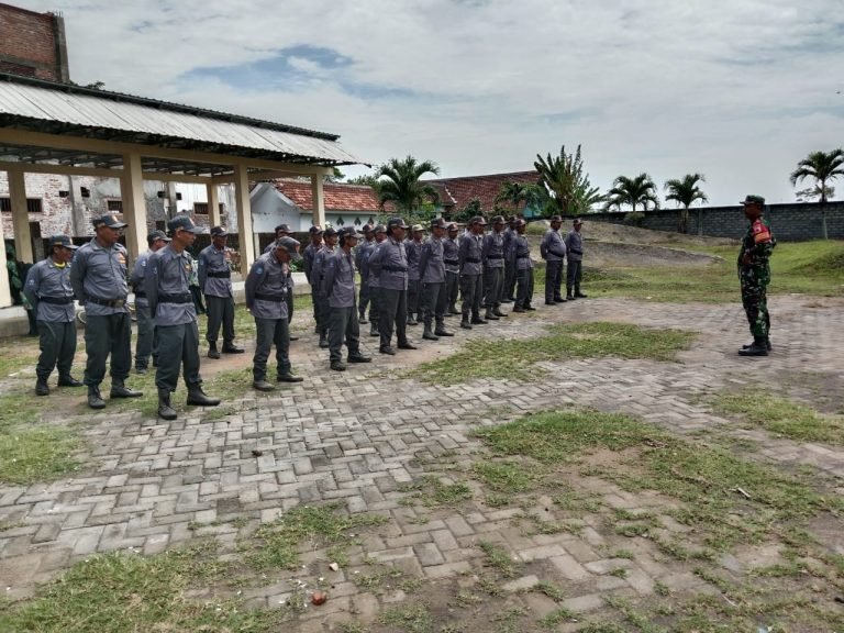 Kesiapan Satlinmas Desa Karanganyar Ditingkatkan Jelang Perayaan Nataru