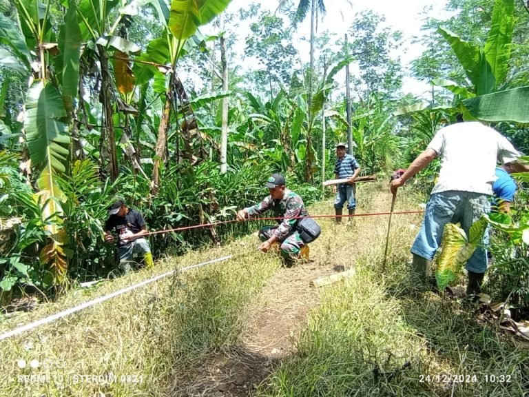 Kodim 0821 Lumajang Bersama Dinas PUTR dan DPMD Lakukan Pengukuran Akhir Sasaran TMMD Ke-123