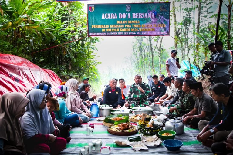 Doa Bersama dan Kerja Bakti Tandai Pembukaan Pra TMMD ke-123 di Desa Burno, Lumajang