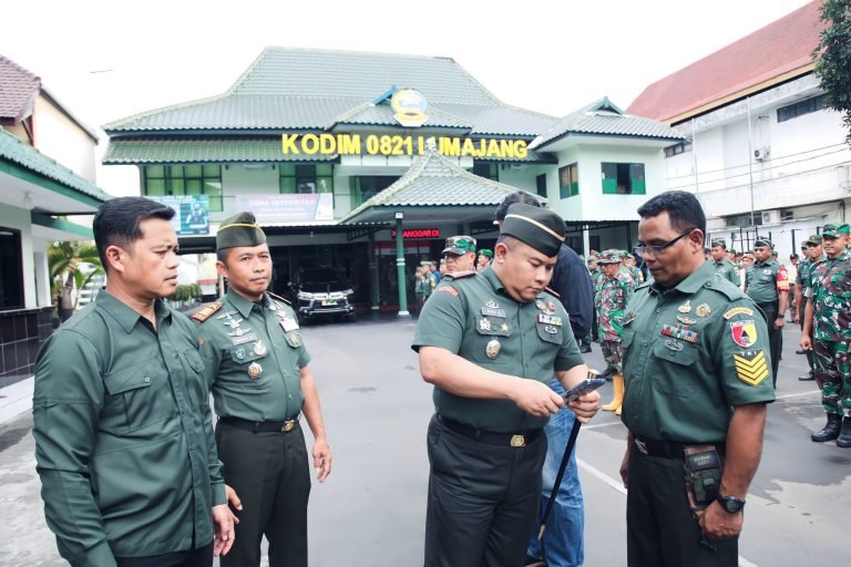 Dandim 0821 Lumajang Tegaskan Larangan Judi Online di Kalangan Personel pada Apel Luar Biasa