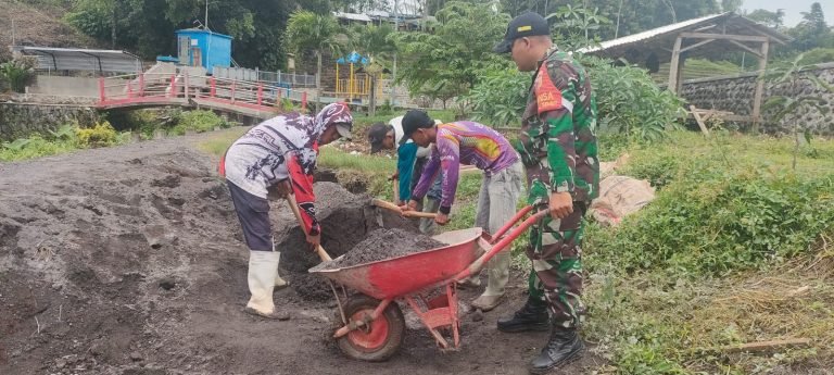 Bangun Sinergi Babinsa Kalisemut Kawal Pembangunan Talud di Sumber Nah