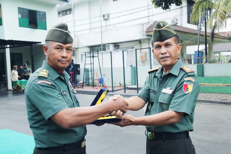 Kodim 0821/Lumajang Gelar Upacara Bendera dan Laporan MPP Peltu Suwanto