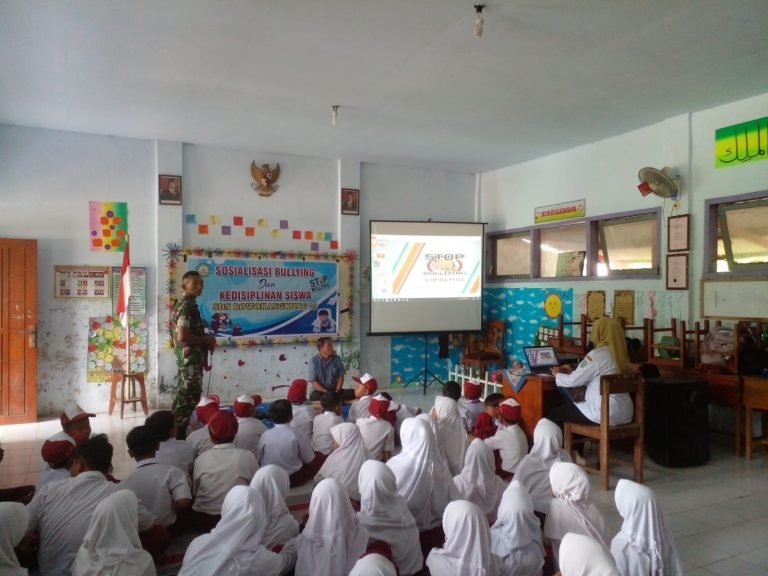 Pentingnya Disiplin dan Anti-Bullying, Babinsa Rowokangkung Berikan Edukasi ke Siswa SD
