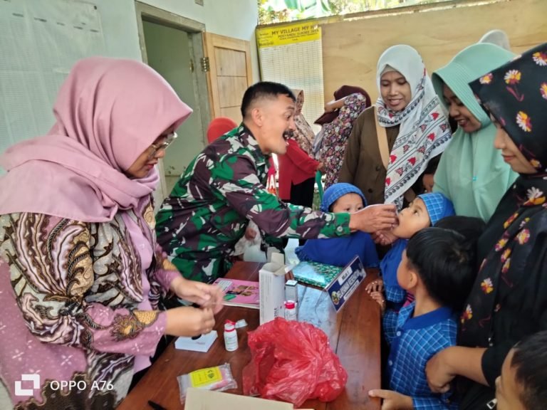 Pendampingan Babinsa Tamanayu Kawal Penyaluran Vitamin A, Wujudkan Balita Sehat.