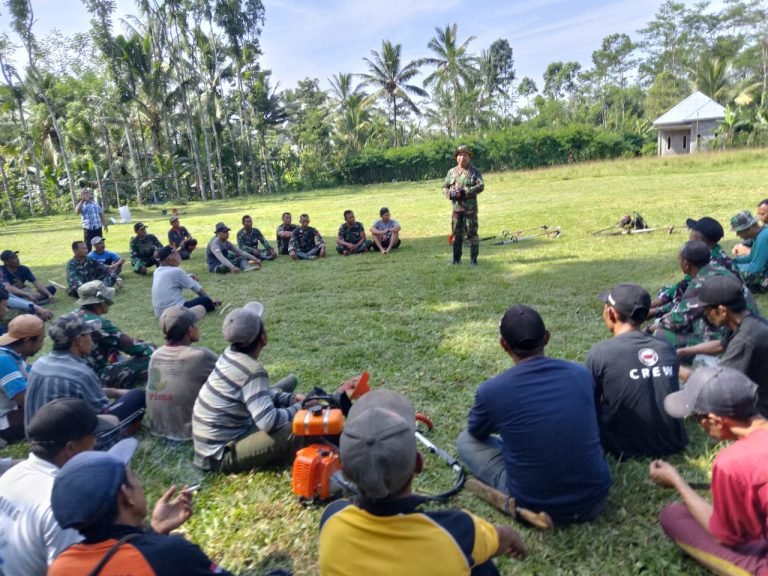 Jelang TMMD ke-123, Kodim 0821 Lumajang Bersihkan Lapangan Manunggal Krajan II