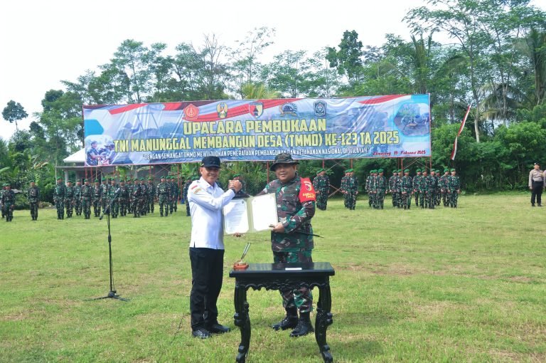 Forkopimda Lumajang Gelar Upacara Pembukaan TMMD ke-123, Dorong Pemerataan Pembangunan.
