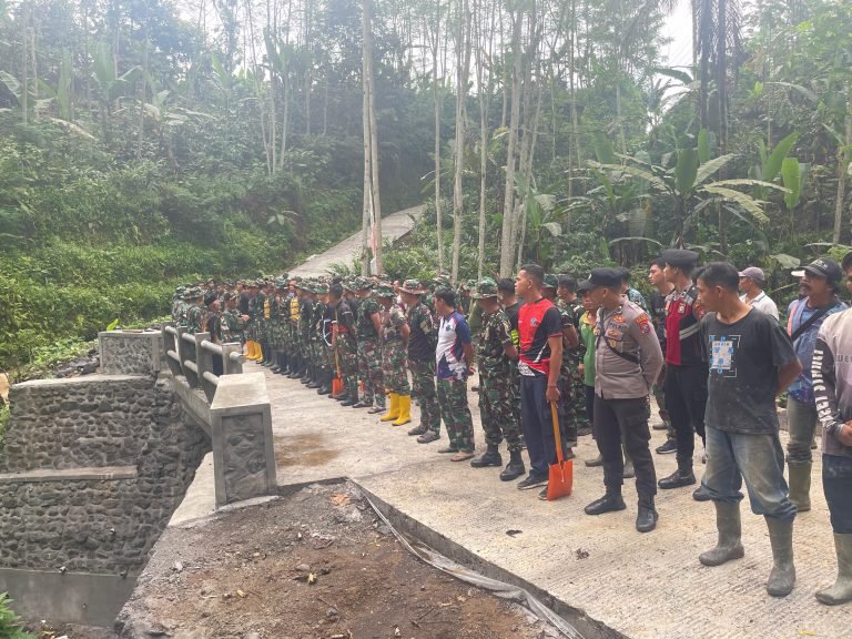 Satgas TMMD ke-123 Gelar Pengecekan Personel di Jembatan Dusun Tugu