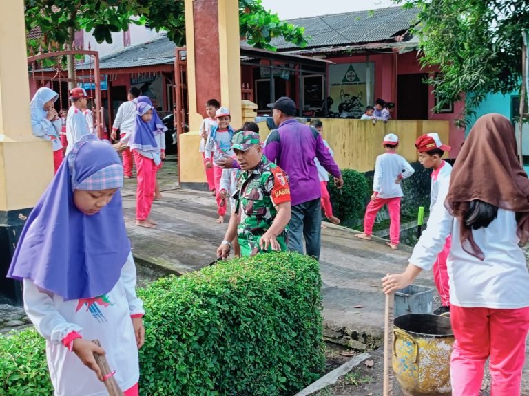 Upaya BabinsaRanuyoso Edukasi Siswa Melaui Peringatan HPSN