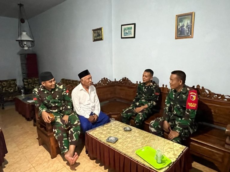Danki SSK TMMD ke-123 Perkuat Silaturahmi dengan Anjangsana ke Rumah Kades Burno