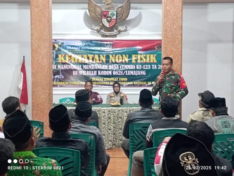 Satgas TMMD ke-123 Kodim 0821/Lumajang Bersama Kasat Binmas Polres Lumajang Gelar Penyuluhan Kamtibmas di Desa Burno