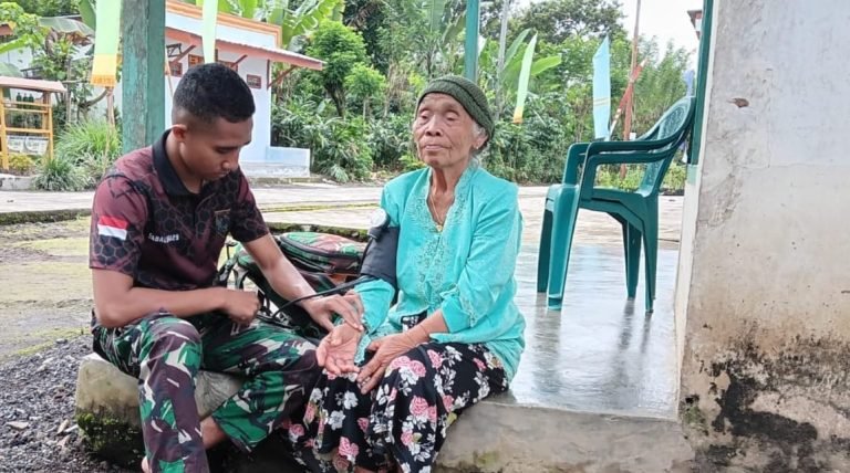 Satgas TMMD ke-123 Berikan Pengobatan Gratis untuk Warga Dusun Mlambing