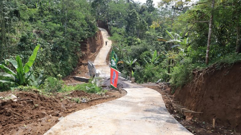 Pembangunan Jalan TMMD di Lumajang: Membangun Harapan dan Kemajuan Bersama