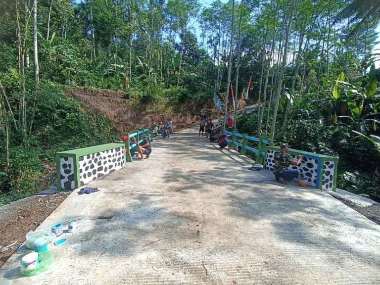 Satgas TMMD ke-123 Kodim 0821/Lumajang Semangat Perbaiki Infrastruktur Meski Berpuasa