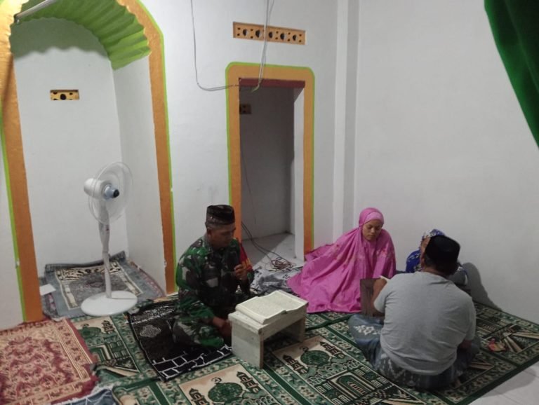 Pererat Silaturahmi Ramadan, Babinsa Tempursari Tadarus Bersama Warga