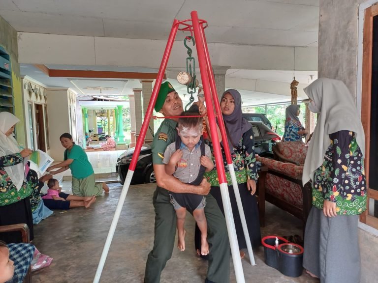 Posyandu Anggur di Kalipenggung: Babinsa, Bidan, dan Kader Bersatu untuk Generasi Sehat