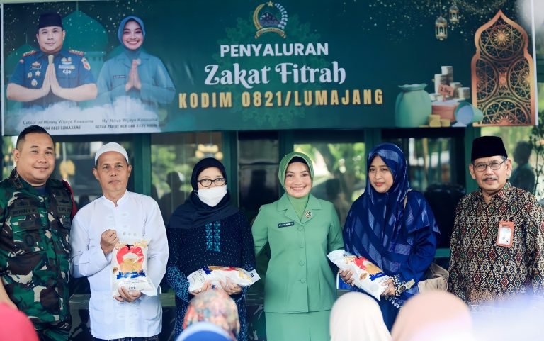 Kodim 0821 Lumajang Salurkan 768 Paket Zakat Fitrah kepada Masyarakat