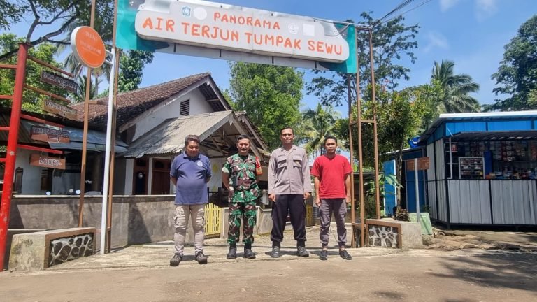 Sinergi Babinsa Sidomulyo Perkuat Tiga Pilar Pengamanan Terpadu di Obyek Wisata Air Terjun Tumpak Sewu