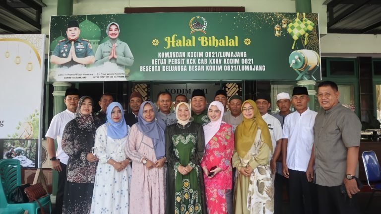 Dandim 0821/Lumajang Rayakan Idul Fitri 1446 H dengan Sholat dan Halal Bihalal
