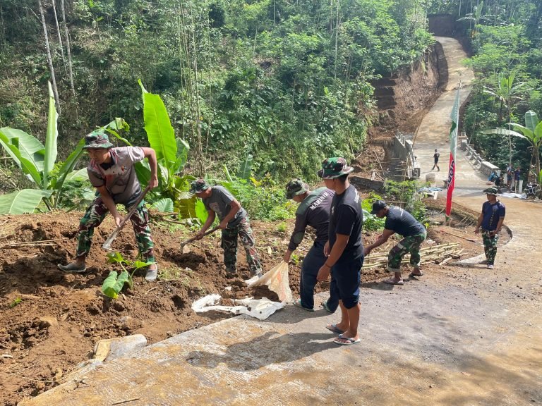 Satgas TMMD ke-123 Kodim 0821/Lumajang Perkuat Infrastruktur di Desa Burno