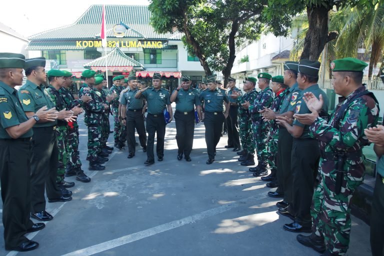 Masa Persiapan Pensiun, Kodim 0821/Lumajang Beri Penghormatan kepada Dua Prajuritnya