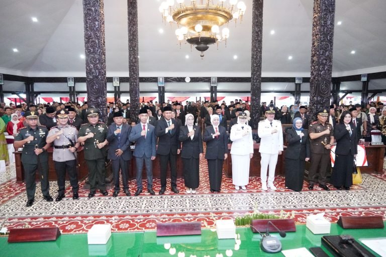 Dandim 0821/Lumajang Hadiri Serah Terima Jabatan Bupati Lumajang Periode 2025-2030