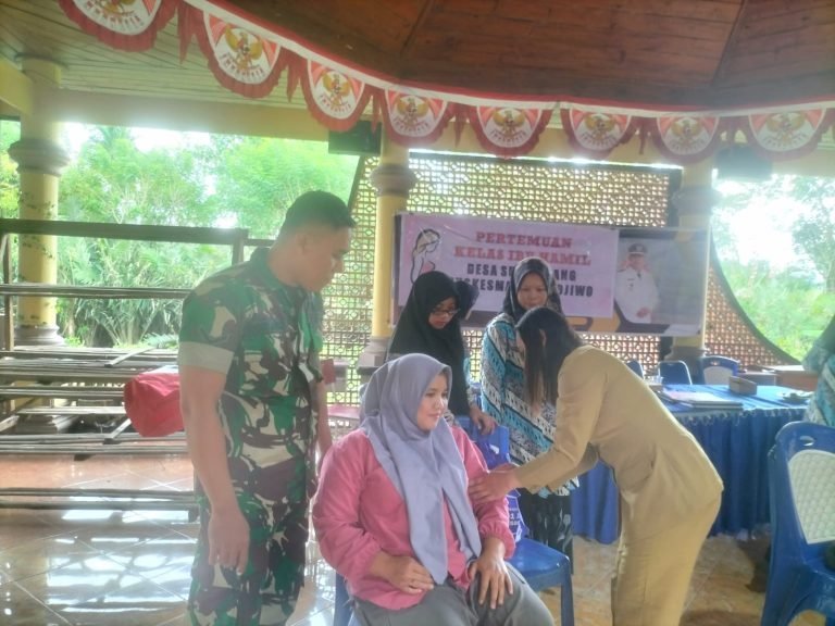 Cegah Risiko Kehamilan, Babinsa Supiturang Hadiri Kelas Ibu Hamil di Posyandu