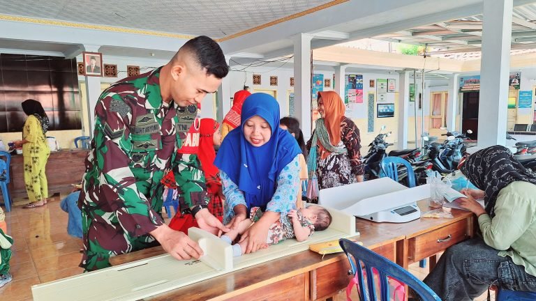 Dukung Kesehatan Balita, Babinsa Papringan Dampingi Bidan Desa Monitoring Posyandu