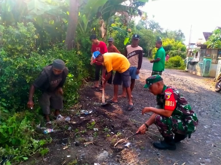 Semangat Bulan Ramadan Tak Menghalangi Babinsa Alun-Alun dan Warga LaksanakanJumat Bersih