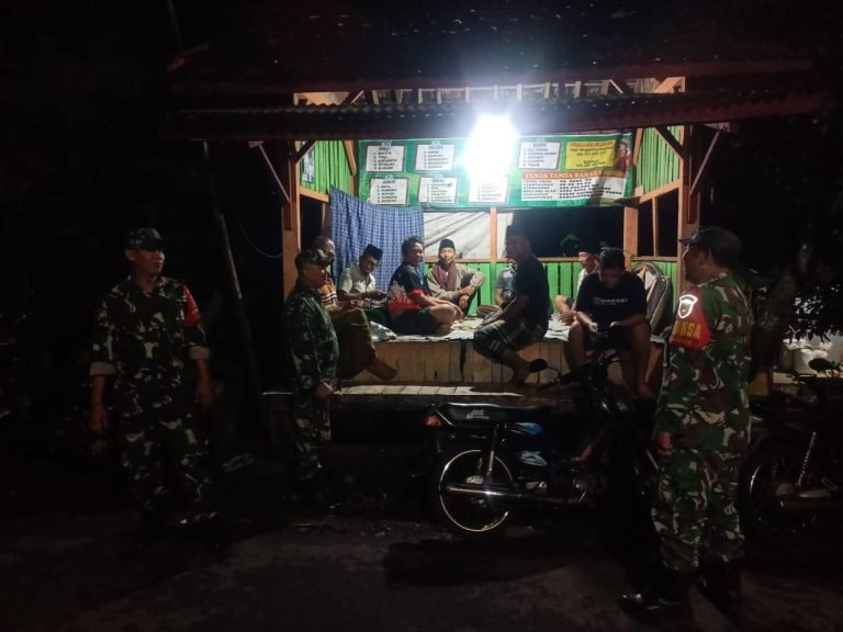 Pastikan Keamanan Malam Takbiran, Babinsa Tanggung Intensifkan Patroli